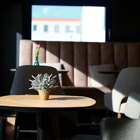 Magnet Hotel *